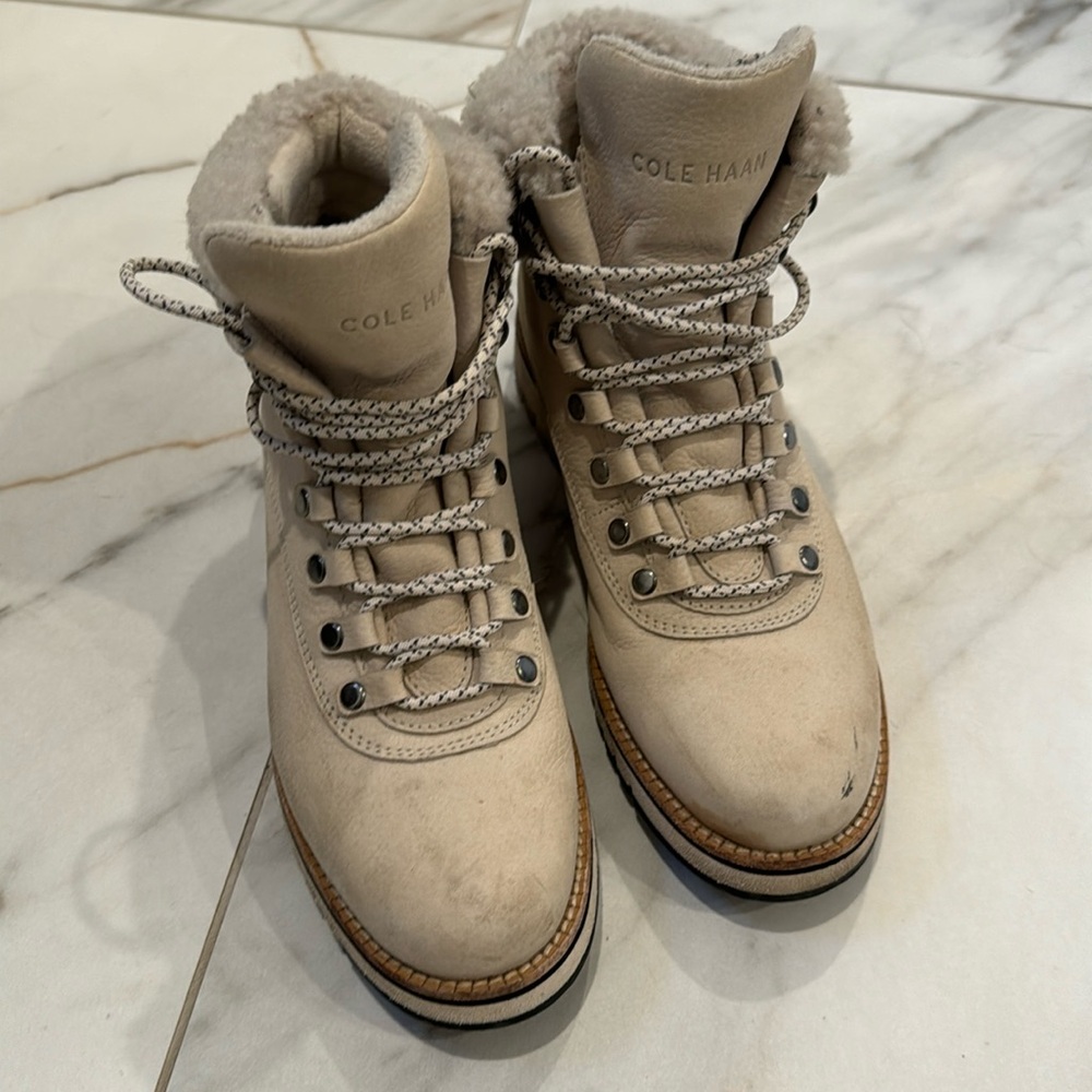 Preowned Cole Haan Women’s White Winter Snow Boots Size 7.5